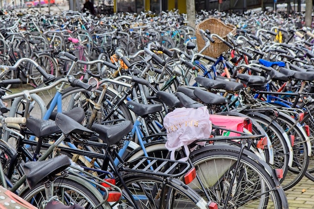 Holanda, Ámsterdam; 9 de octubre de 2011, parking de bicicletas cerca de la Estación Central - EDITORIAL
