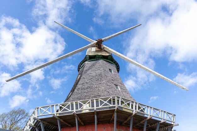 Holländische Windmühle im Feld