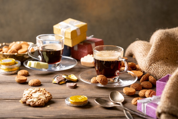 Holländisches Feiertag Sinterklaas festliches Frühstück