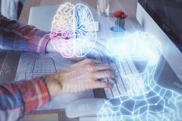 Holograma de AR con un hombre trabajando en una computadora en el fondo Concepto de realidad aumentada Doble exposición