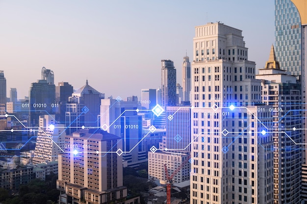 Holograma brilhante da paisagem urbana aérea panorâmica do processo tecnológico de Bangkok ao pôr do sol O maior centro inovador de serviços de tecnologia na Ásia Exposição múltipla