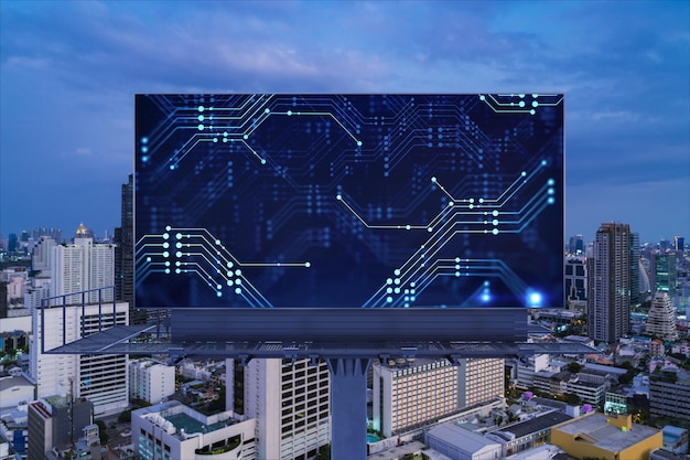 Holograma de fluxo de informações na estrada outdoor panorama noturno vista da cidade de Bangkok O maior centro tecnológico do Sudeste Asiático O conceito de ciência de programação