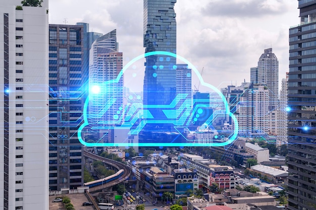 Holograma de nuvem de armazenamento sobre a vista panorâmica da cidade do hub de tecnologia de Bangkok na Ásia O conceito de desenvolver novas abordagens para armazenar informações digitais Dupla exposição