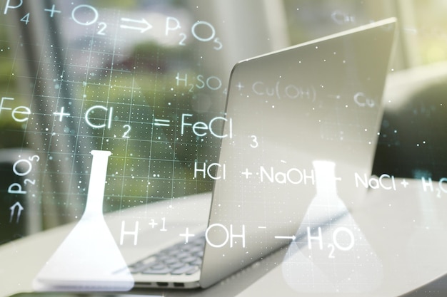Holograma de química criativa no conceito de pesquisa farmacêutica de fundo de laptop moderno Multiexposição