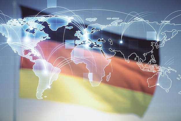 Holograma gráfico abstracto del mapa del mundo digital con conexiones en la bandera alemana y el concepto de globalización del fondo del cielo del atardecer Multiexposición