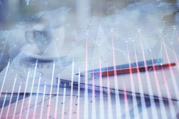 Holograma gráfico de divisas en la mesa con fondo de computadora Doble exposición Concepto de mercados financieros