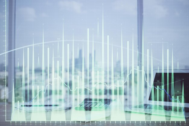 Holograma de gráfico de divisas en la mesa con fondo informático Múltiple exposición Concepto de mercados financieros