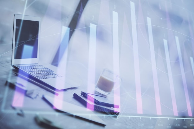 Holograma gráfico de forex en la mesa con fondo de computadora Concepto de exposición múltiple de los mercados financieros