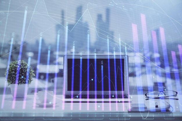 Holograma gráfico de forex en la mesa con fondo de computadora Concepto de exposición múltiple de los mercados financieros