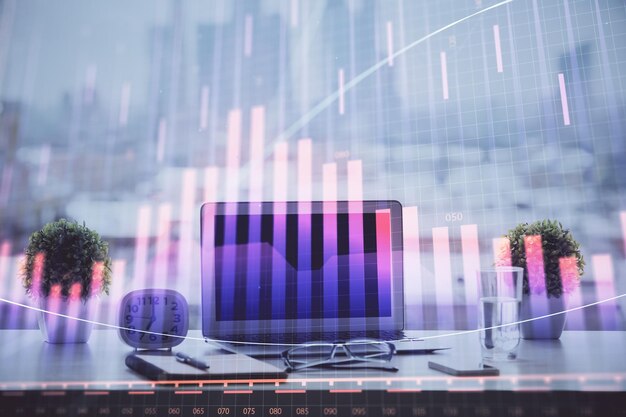 Holograma gráfico de Forex en la mesa con fondo de computadora Concepto de exposición múltiple de los mercados financieros