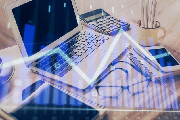 Holograma del gráfico del mercado de divisas y antecedentes de la computadora personal Exposición múltiple Concepto de inversión