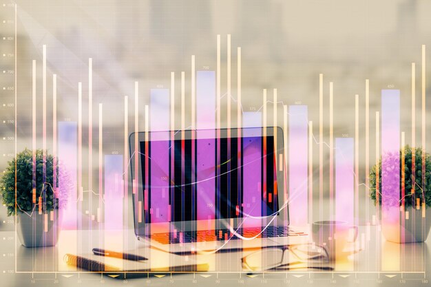 Holograma del gráfico del mercado de divisas y computadora personal en el fondo Doble exposición Concepto de inversión