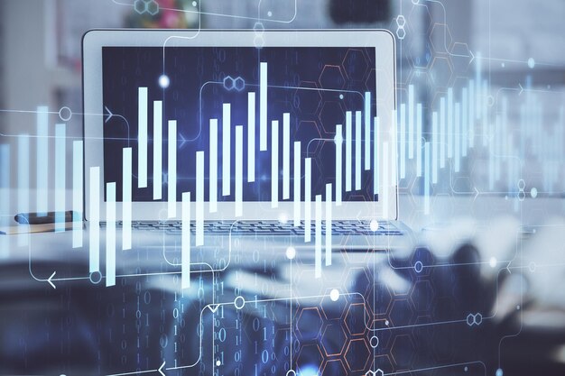 Holograma del gráfico del mercado de divisas y computadora personal en el fondo Doble exposición Concepto de inversión