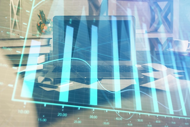 Holograma del gráfico del mercado de divisas y computadora personal en el fondo Doble exposición Concepto de inversión