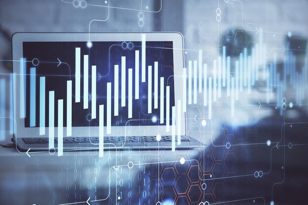 Holograma del gráfico del mercado de divisas y computadora personal en el fondo Doble exposición Concepto de inversión