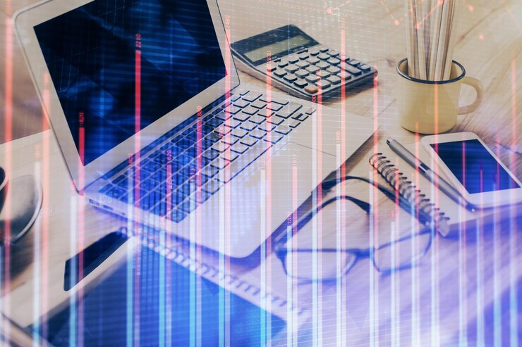 Foto holograma de gráfico de mercado de divisas y computadora personal en el fondo exposición múltiple concepto de inversión
