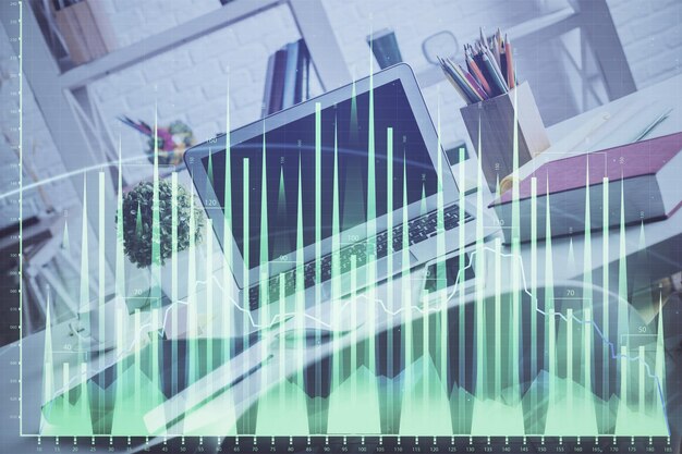 Holograma del gráfico del mercado de divisas y computadora personal en el fondo Exposición múltiple Concepto de inversión