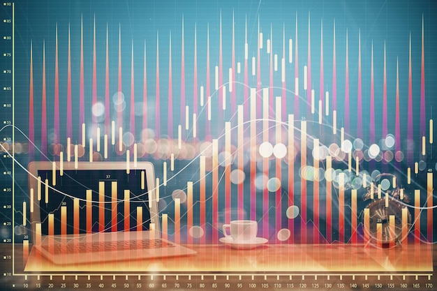 Holograma de gráfico de mercado de divisas y computadora personal en el fondo Exposición múltiple Concepto de inversión