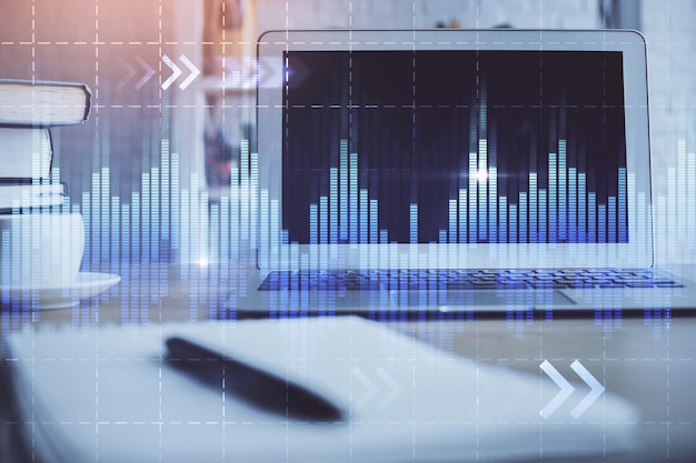 Holograma de gráfico de mercado de divisas y computadora personal en el fondo Exposición múltiple Concepto de inversión