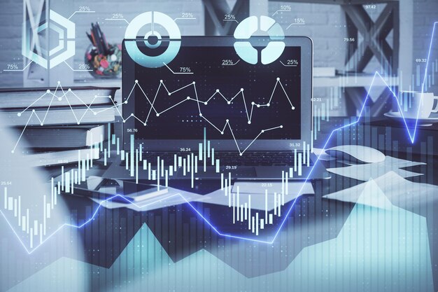 Holograma del gráfico del mercado de divisas y computadora personal en el fondo Exposición múltiple Concepto de inversión