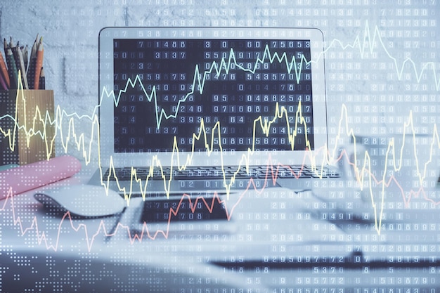 Holograma de gráfico de mercado de divisas y fondo de computadora personal Exposición múltiple Concepto de inversión