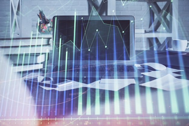 Holograma de gráfico de mercado de divisas y fondo de computadora personal Exposición múltiple Concepto de inversión