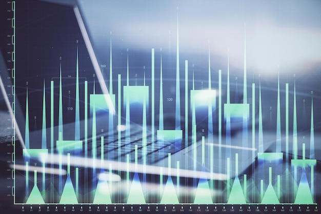 Holograma de gráfico de mercado de divisas y fondo de computadora personal Exposición múltiple Concepto de inversión