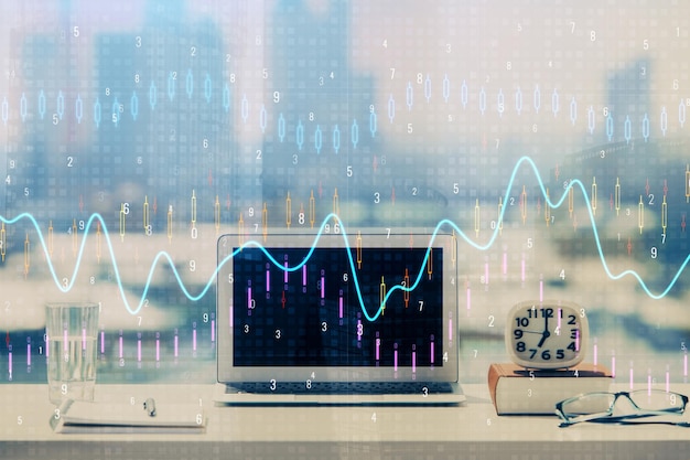 Holograma del gráfico del mercado financiero y computadora personal en el fondo Doble exposición Concepto de divisas