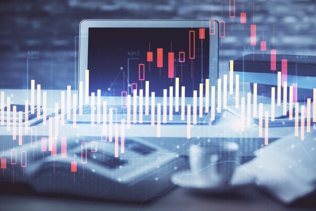 Holograma del mercado de valores dibujado en el fondo de una computadora personal Múltiple exposición Concepto de inversión