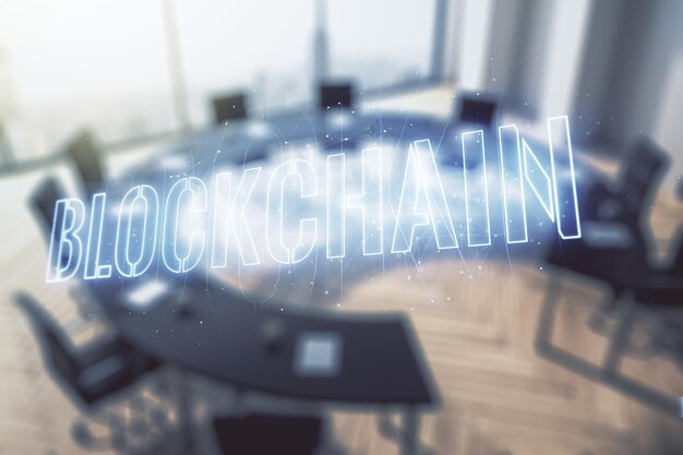 Holograma de tecnología blockchain virtual abstracto en un moderno concepto de criptografía y descentralización de fondo de sala de coworking Exposición múltiple