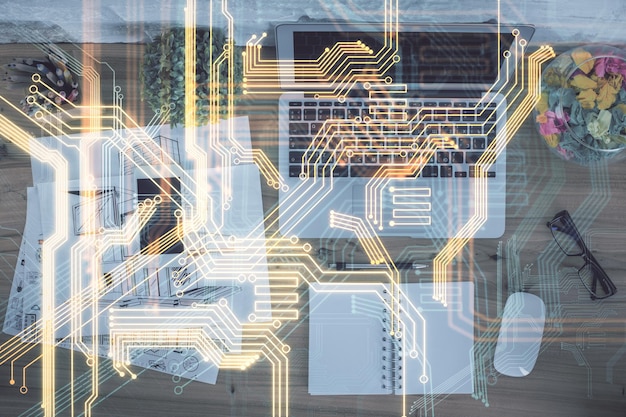 Holograma de tecnología dibujando sobre la computadora en el fondo del escritorio Vista superior Concepto tecnológico de doble exposición