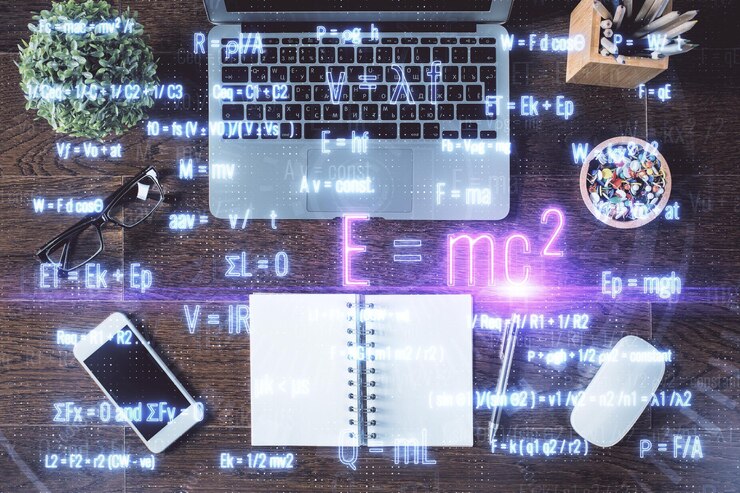 Foto holograma temático de física y matemáticas con dibujos de fórmulas sobre computadora en el fondo del escritorio vista superior concepto de educación de exposición múltiple