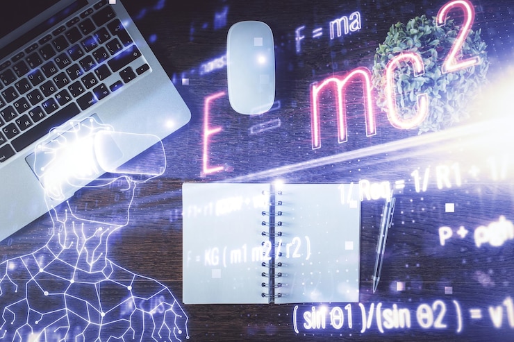 Foto holograma temático de física y matemáticas con dibujos de fórmulas sobre computadora en el fondo del escritorio vista superior concepto de educación de exposición múltiple