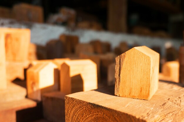 Holz Handwerk mit Sonnenlicht