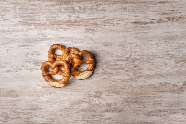 Holz Hintergrund Brezeln für Oktoberfest Sid