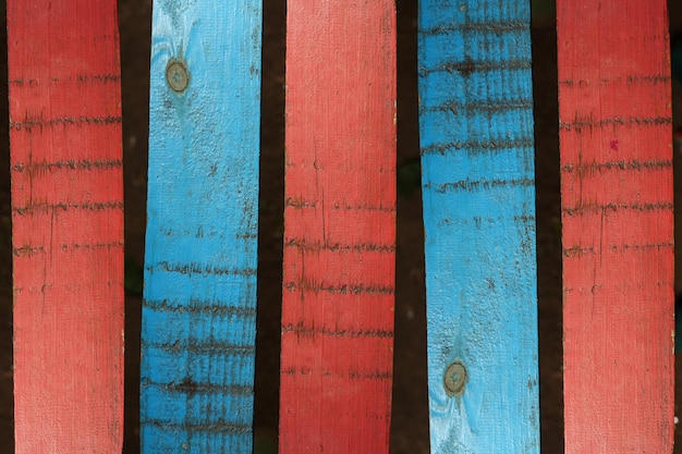 Holz strukturiertes rotes und blaues Brett