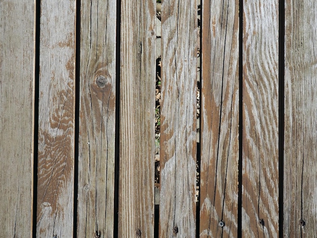 Holzbohlen vertikal angeordnet Holzlatten oder Verkleidung