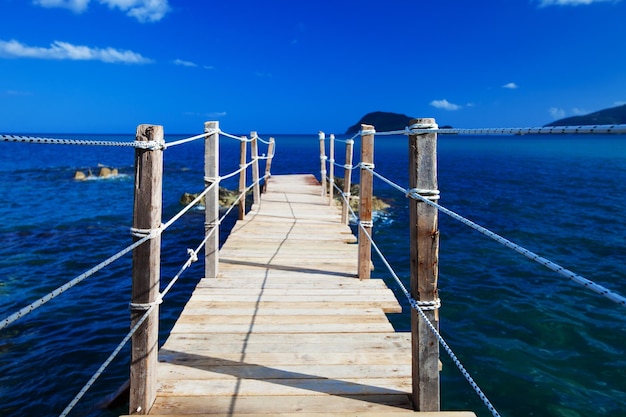 Holzbrücke Meer Sommer