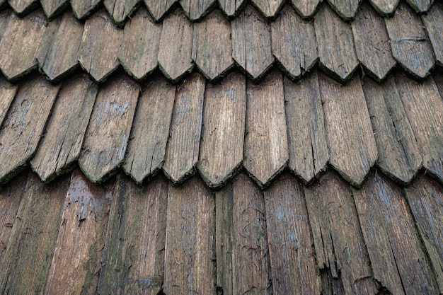 Holzdach Reihen von alten nassen Holzfliesen Vintage-Hintergrund