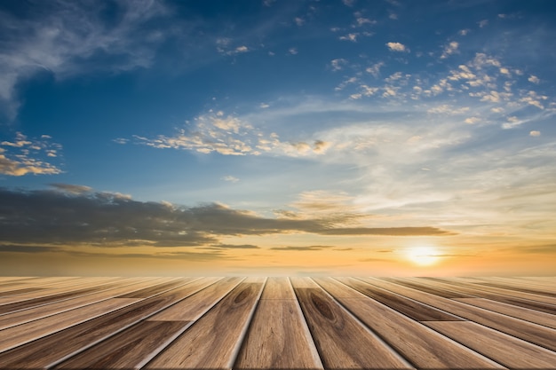 Holzfußboden und Naturkulisse