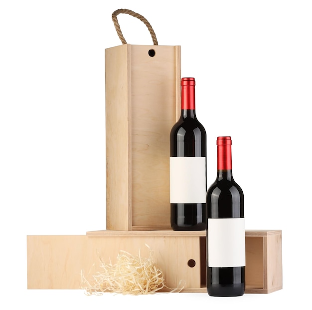 Holzgeschenkkisten mit Wein, isoliert auf Weiß