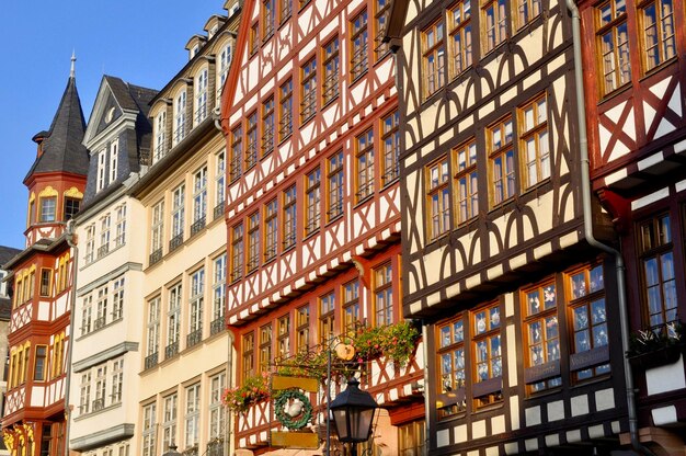 Foto holzhäuser am romerbergplatz in frankfurt am main, deutschland