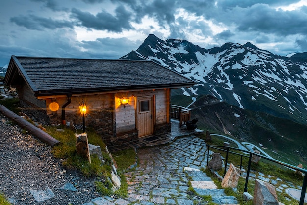 Holzhütte Hütte im Hochgebirge im Grassglockner Gletscher Österreich