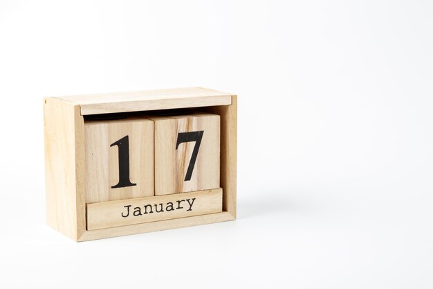 Holzkalender 17. Januar auf weißem Hintergrund