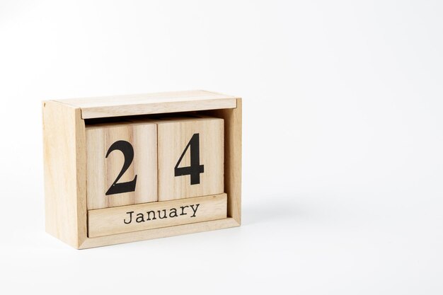 Holzkalender 24. Januar auf weißem Hintergrund