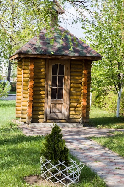 Holzkirche im Park