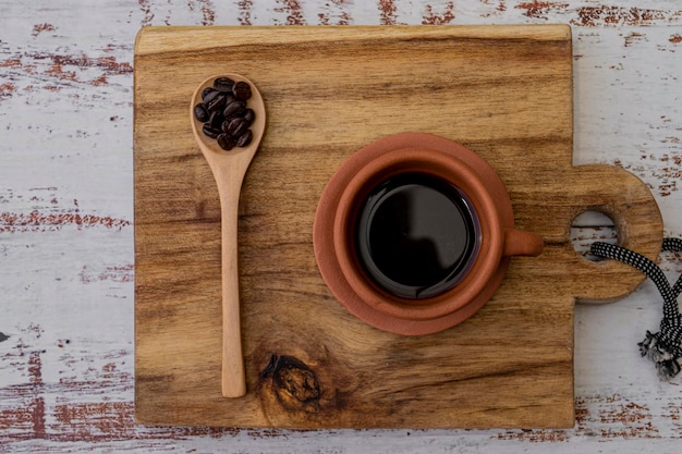 Holzlöffel Espressotasse und Bohnen