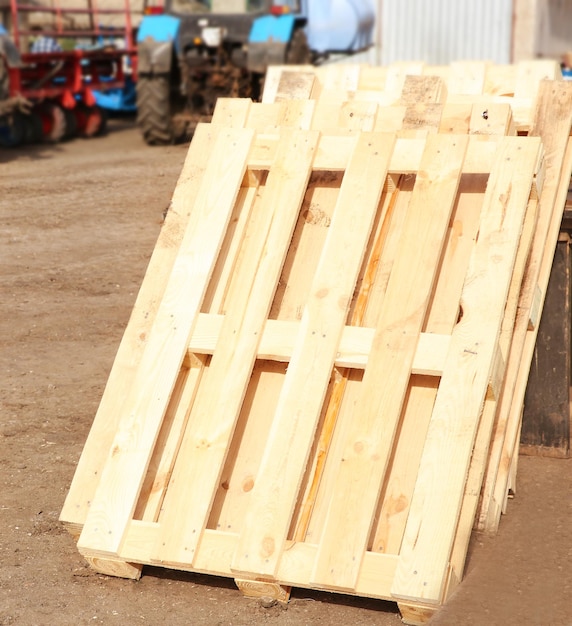 Holzpalette auf einem Bauernhof