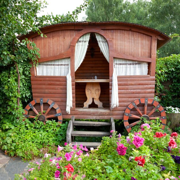 Foto holzpavillon im garten