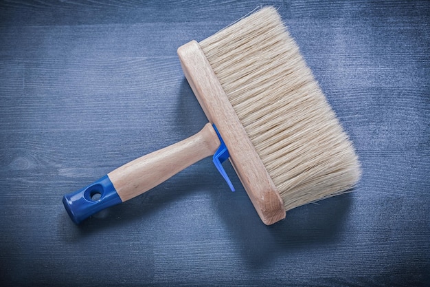 Holzplatte mit dickem Borstenkonstruktionskonzept des Pinsels